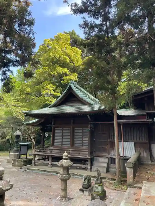 諏訪大神社の{uncategorized: "未分類", other: "その他", undefined: "問題あり", building: "その他建物", grave: "お墓", sacred_gate: "鳥居", guardian: "狛犬", statue: "像", buddha: "仏像", history: "歴史", nature: "自然", garden: "庭園", animal: "動物", pagoda: "塔", temizu: "手水舎", mountain_gate: "山門・神門", sanctuary: "本殿・本堂", subordinate: "末社・摂社", art: "芸術", scenery: "景色", jizo: "地蔵", ema: "絵馬", goshuin: "御朱印", omikuji: "おみくじ", items: "授与品その他", amulet: "お守り", goshuincho: "御朱印帳", eats: "食事", festival: "お祭り", votive_dance: "神楽", shichigosan: "七五三参", wedding: "結婚式", experience: "体験その他", initially: "初詣", around: "周辺", anti_infection: "感染症対策"}