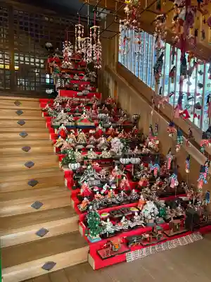 堤治神社の{uncategorized: "未分類", other: "その他", undefined: "問題あり", building: "その他建物", grave: "お墓", sacred_gate: "鳥居", guardian: "狛犬", statue: "像", buddha: "仏像", history: "歴史", nature: "自然", garden: "庭園", animal: "動物", pagoda: "塔", temizu: "手水舎", mountain_gate: "山門・神門", sanctuary: "本殿・本堂", subordinate: "末社・摂社", art: "芸術", scenery: "景色", jizo: "地蔵", ema: "絵馬", goshuin: "御朱印", omikuji: "おみくじ", items: "授与品その他", amulet: "お守り", goshuincho: "御朱印帳", eats: "食事", festival: "お祭り", votive_dance: "神楽", shichigosan: "七五三参", wedding: "結婚式", experience: "体験その他", initially: "初詣", around: "周辺", anti_infection: "感染症対策"}