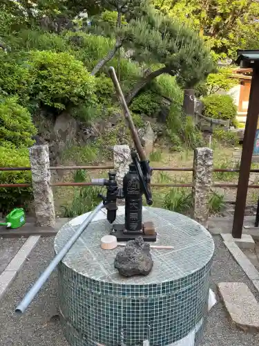 鳩森八幡神社の{uncategorized: "未分類", other: "その他", undefined: "問題あり", building: "その他建物", grave: "お墓", sacred_gate: "鳥居", guardian: "狛犬", statue: "像", buddha: "仏像", history: "歴史", nature: "自然", garden: "庭園", animal: "動物", pagoda: "塔", temizu: "手水舎", mountain_gate: "山門・神門", sanctuary: "本殿・本堂", subordinate: "末社・摂社", art: "芸術", scenery: "景色", jizo: "地蔵", ema: "絵馬", goshuin: "御朱印", omikuji: "おみくじ", items: "授与品その他", amulet: "お守り", goshuincho: "御朱印帳", eats: "食事", festival: "お祭り", votive_dance: "神楽", shichigosan: "七五三参", wedding: "結婚式", experience: "体験その他", initially: "初詣", around: "周辺", anti_infection: "感染症対策"}