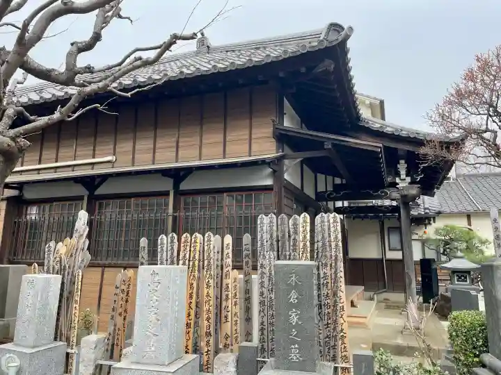 長運寺の{uncategorized: "未分類", other: "その他", undefined: "問題あり", building: "その他建物", grave: "お墓", sacred_gate: "鳥居", guardian: "狛犬", statue: "像", buddha: "仏像", history: "歴史", nature: "自然", garden: "庭園", animal: "動物", pagoda: "塔", temizu: "手水舎", mountain_gate: "山門・神門", sanctuary: "本殿・本堂", subordinate: "末社・摂社", art: "芸術", scenery: "景色", jizo: "地蔵", ema: "絵馬", goshuin: "御朱印", omikuji: "おみくじ", items: "授与品その他", amulet: "お守り", goshuincho: "御朱印帳", eats: "食事", festival: "お祭り", votive_dance: "神楽", shichigosan: "七五三参", wedding: "結婚式", experience: "体験その他", initially: "初詣", around: "周辺", anti_infection: "感染症対策"}