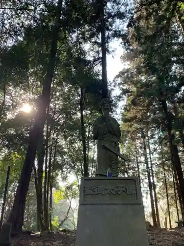 大田原神社の像