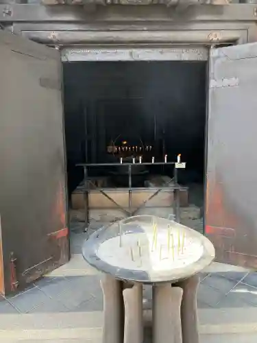 大聖院弥山本堂の{uncategorized: "未分類", other: "その他", undefined: "問題あり", building: "その他建物", grave: "お墓", sacred_gate: "鳥居", guardian: "狛犬", statue: "像", buddha: "仏像", history: "歴史", nature: "自然", garden: "庭園", animal: "動物", pagoda: "塔", temizu: "手水舎", mountain_gate: "山門・神門", sanctuary: "本殿・本堂", subordinate: "末社・摂社", art: "芸術", scenery: "景色", jizo: "地蔵", ema: "絵馬", goshuin: "御朱印", omikuji: "おみくじ", items: "授与品その他", amulet: "お守り", goshuincho: "御朱印帳", eats: "食事", festival: "お祭り", votive_dance: "神楽", shichigosan: "七五三参", wedding: "結婚式", experience: "体験その他", initially: "初詣", around: "周辺", anti_infection: "感染症対策"}