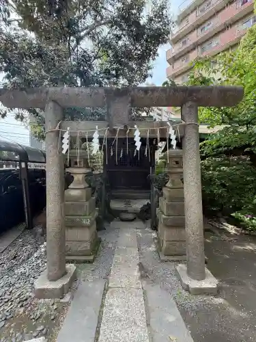 小野照崎神社の{uncategorized: "未分類", other: "その他", undefined: "問題あり", building: "その他建物", grave: "お墓", sacred_gate: "鳥居", guardian: "狛犬", statue: "像", buddha: "仏像", history: "歴史", nature: "自然", garden: "庭園", animal: "動物", pagoda: "塔", temizu: "手水舎", mountain_gate: "山門・神門", sanctuary: "本殿・本堂", subordinate: "末社・摂社", art: "芸術", scenery: "景色", jizo: "地蔵", ema: "絵馬", goshuin: "御朱印", omikuji: "おみくじ", items: "授与品その他", amulet: "お守り", goshuincho: "御朱印帳", eats: "食事", festival: "お祭り", votive_dance: "神楽", shichigosan: "七五三参", wedding: "結婚式", experience: "体験その他", initially: "初詣", around: "周辺", anti_infection: "感染症対策"}