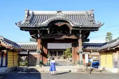 竹鼻別院の山門