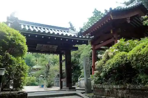 平等寺（三輪山平等寺）の山門