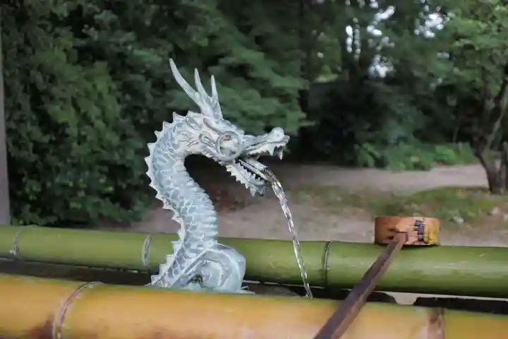 射水神社の手水舎