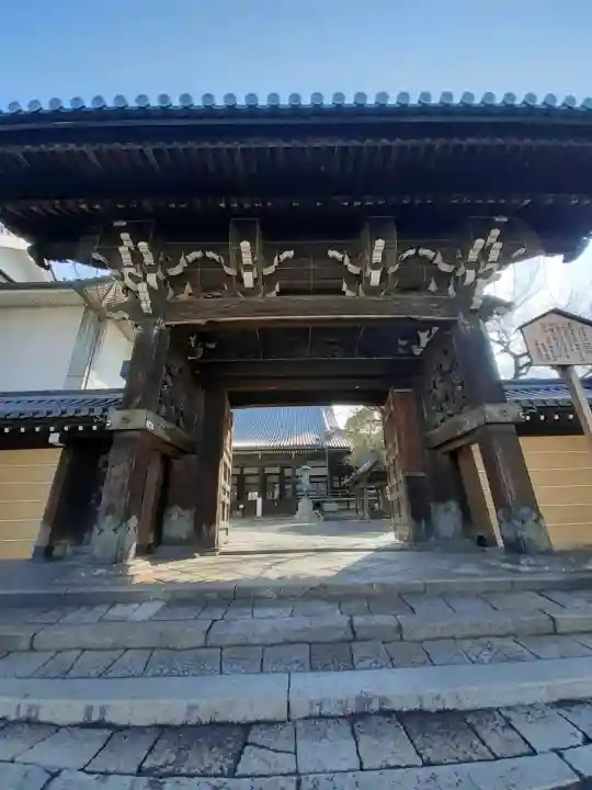 本願寺堺別院の{uncategorized: "未分類", other: "その他", undefined: "問題あり", building: "その他建物", grave: "お墓", sacred_gate: "鳥居", guardian: "狛犬", statue: "像", buddha: "仏像", history: "歴史", nature: "自然", garden: "庭園", animal: "動物", pagoda: "塔", temizu: "手水舎", mountain_gate: "山門・神門", sanctuary: "本殿・本堂", subordinate: "末社・摂社", art: "芸術", scenery: "景色", jizo: "地蔵", ema: "絵馬", goshuin: "御朱印", omikuji: "おみくじ", items: "授与品その他", amulet: "お守り", goshuincho: "御朱印帳", eats: "食事", festival: "お祭り", votive_dance: "神楽", shichigosan: "七五三参", wedding: "結婚式", experience: "体験その他", initially: "初詣", around: "周辺", anti_infection: "感染症対策"}