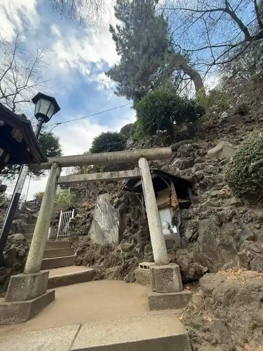 品川神社の{uncategorized: "未分類", other: "その他", undefined: "問題あり", building: "その他建物", grave: "お墓", sacred_gate: "鳥居", guardian: "狛犬", statue: "像", buddha: "仏像", history: "歴史", nature: "自然", garden: "庭園", animal: "動物", pagoda: "塔", temizu: "手水舎", mountain_gate: "山門・神門", sanctuary: "本殿・本堂", subordinate: "末社・摂社", art: "芸術", scenery: "景色", jizo: "地蔵", ema: "絵馬", goshuin: "御朱印", omikuji: "おみくじ", items: "授与品その他", amulet: "お守り", goshuincho: "御朱印帳", eats: "食事", festival: "お祭り", votive_dance: "神楽", shichigosan: "七五三参", wedding: "結婚式", experience: "体験その他", initially: "初詣", around: "周辺", anti_infection: "感染症対策"}