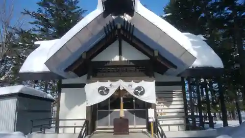 中札内神社の本殿