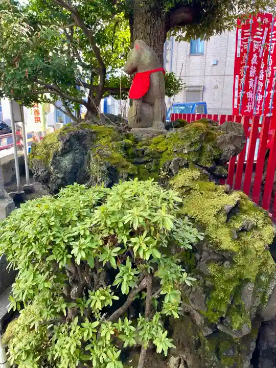稲荷神社の{uncategorized: "未分類", other: "その他", undefined: "問題あり", building: "その他建物", grave: "お墓", sacred_gate: "鳥居", guardian: "狛犬", statue: "像", buddha: "仏像", history: "歴史", nature: "自然", garden: "庭園", animal: "動物", pagoda: "塔", temizu: "手水舎", mountain_gate: "山門・神門", sanctuary: "本殿・本堂", subordinate: "末社・摂社", art: "芸術", scenery: "景色", jizo: "地蔵", ema: "絵馬", goshuin: "御朱印", omikuji: "おみくじ", items: "授与品その他", amulet: "お守り", goshuincho: "御朱印帳", eats: "食事", festival: "お祭り", votive_dance: "神楽", shichigosan: "七五三参", wedding: "結婚式", experience: "体験その他", initially: "初詣", around: "周辺", anti_infection: "感染症対策"}