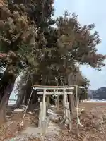 岩上神社の{uncategorized: "未分類", other: "その他", undefined: "問題あり", building: "その他建物", grave: "お墓", sacred_gate: "鳥居", guardian: "狛犬", statue: "像", buddha: "仏像", history: "歴史", nature: "自然", garden: "庭園", animal: "動物", pagoda: "塔", temizu: "手水舎", mountain_gate: "山門・神門", sanctuary: "本殿・本堂", subordinate: "末社・摂社", art: "芸術", scenery: "景色", jizo: "地蔵", ema: "絵馬", goshuin: "御朱印", omikuji: "おみくじ", items: "授与品その他", amulet: "お守り", goshuincho: "御朱印帳", eats: "食事", festival: "お祭り", votive_dance: "神楽", shichigosan: "七五三参", wedding: "結婚式", experience: "体験その他", initially: "初詣", around: "周辺", anti_infection: "感染症対策"}