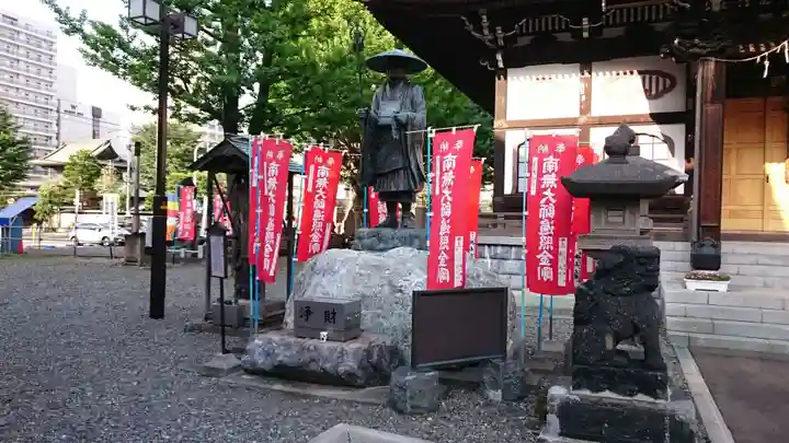 成田山札幌別院新栄寺の像