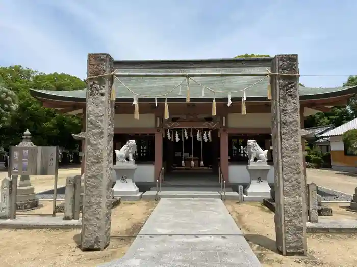 泊神社の本殿