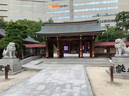 警固神社の山門