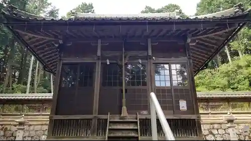 泉神社の本殿