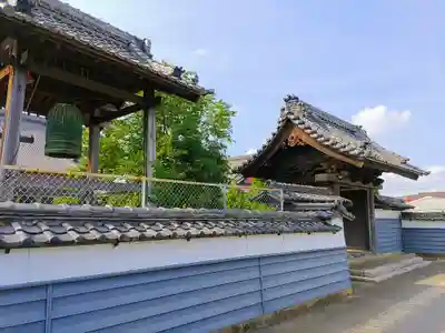 栄願寺の山門・神門