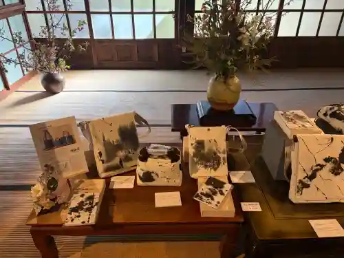 かっぱの寺 栖足寺の{uncategorized: "未分類", other: "その他", undefined: "問題あり", building: "その他建物", grave: "お墓", sacred_gate: "鳥居", guardian: "狛犬", statue: "像", buddha: "仏像", history: "歴史", nature: "自然", garden: "庭園", animal: "動物", pagoda: "塔", temizu: "手水舎", mountain_gate: "山門・神門", sanctuary: "本殿・本堂", subordinate: "末社・摂社", art: "芸術", scenery: "景色", jizo: "地蔵", ema: "絵馬", goshuin: "御朱印", omikuji: "おみくじ", items: "授与品その他", amulet: "お守り", goshuincho: "御朱印帳", eats: "食事", festival: "お祭り", votive_dance: "神楽", shichigosan: "七五三参", wedding: "結婚式", experience: "体験その他", initially: "初詣", around: "周辺", anti_infection: "感染症対策"}