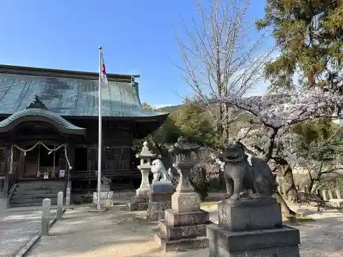 與止日女神社の{uncategorized: "未分類", other: "その他", undefined: "問題あり", building: "その他建物", grave: "お墓", sacred_gate: "鳥居", guardian: "狛犬", statue: "像", buddha: "仏像", history: "歴史", nature: "自然", garden: "庭園", animal: "動物", pagoda: "塔", temizu: "手水舎", mountain_gate: "山門・神門", sanctuary: "本殿・本堂", subordinate: "末社・摂社", art: "芸術", scenery: "景色", jizo: "地蔵", ema: "絵馬", goshuin: "御朱印", omikuji: "おみくじ", items: "授与品その他", amulet: "お守り", goshuincho: "御朱印帳", eats: "食事", festival: "お祭り", votive_dance: "神楽", shichigosan: "七五三参", wedding: "結婚式", experience: "体験その他", initially: "初詣", around: "周辺", anti_infection: "感染症対策"}