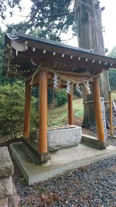 新山神社の手水舎