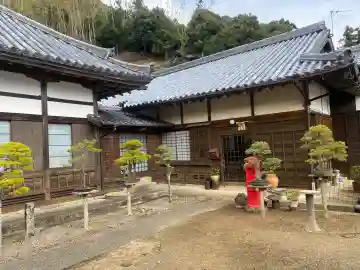 最明寺の{uncategorized: "未分類", other: "その他", undefined: "問題あり", building: "その他建物", grave: "お墓", sacred_gate: "鳥居", guardian: "狛犬", statue: "像", buddha: "仏像", history: "歴史", nature: "自然", garden: "庭園", animal: "動物", pagoda: "塔", temizu: "手水舎", mountain_gate: "山門・神門", sanctuary: "本殿・本堂", subordinate: "末社・摂社", art: "芸術", scenery: "景色", jizo: "地蔵", ema: "絵馬", goshuin: "御朱印", omikuji: "おみくじ", items: "授与品その他", amulet: "お守り", goshuincho: "御朱印帳", eats: "食事", festival: "お祭り", votive_dance: "神楽", shichigosan: "七五三参", wedding: "結婚式", experience: "体験その他", initially: "初詣", around: "周辺", anti_infection: "感染症対策"}
