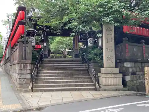 豊川稲荷東京別院の山門