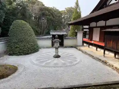 雲龍院の{uncategorized: "未分類", other: "その他", undefined: "問題あり", building: "その他建物", grave: "お墓", sacred_gate: "鳥居", guardian: "狛犬", statue: "像", buddha: "仏像", history: "歴史", nature: "自然", garden: "庭園", animal: "動物", pagoda: "塔", temizu: "手水舎", mountain_gate: "山門・神門", sanctuary: "本殿・本堂", subordinate: "末社・摂社", art: "芸術", scenery: "景色", jizo: "地蔵", ema: "絵馬", goshuin: "御朱印", omikuji: "おみくじ", items: "授与品その他", amulet: "お守り", goshuincho: "御朱印帳", eats: "食事", festival: "お祭り", votive_dance: "神楽", shichigosan: "七五三参", wedding: "結婚式", experience: "体験その他", initially: "初詣", around: "周辺", anti_infection: "感染症対策"}
