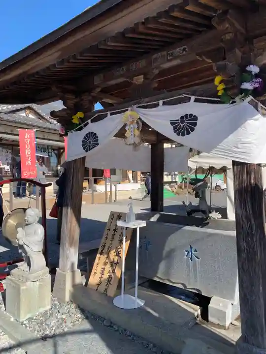 寺岡山元三大師の手水舎