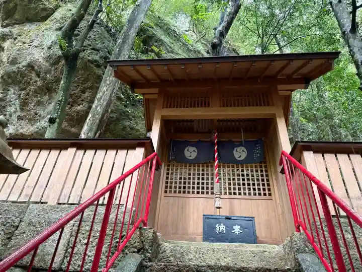 神内神社の{uncategorized: "未分類", other: "その他", undefined: "問題あり", building: "その他建物", grave: "お墓", sacred_gate: "鳥居", guardian: "狛犬", statue: "像", buddha: "仏像", history: "歴史", nature: "自然", garden: "庭園", animal: "動物", pagoda: "塔", temizu: "手水舎", mountain_gate: "山門・神門", sanctuary: "本殿・本堂", subordinate: "末社・摂社", art: "芸術", scenery: "景色", jizo: "地蔵", ema: "絵馬", goshuin: "御朱印", omikuji: "おみくじ", items: "授与品その他", amulet: "お守り", goshuincho: "御朱印帳", eats: "食事", festival: "お祭り", votive_dance: "神楽", shichigosan: "七五三参", wedding: "結婚式", experience: "体験その他", initially: "初詣", around: "周辺", anti_infection: "感染症対策"}