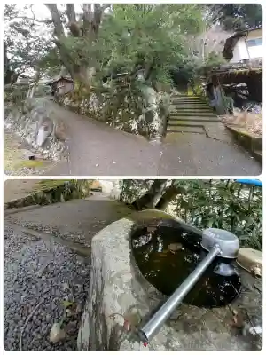 流谷八幡神社の{uncategorized: "未分類", other: "その他", undefined: "問題あり", building: "その他建物", grave: "お墓", sacred_gate: "鳥居", guardian: "狛犬", statue: "像", buddha: "仏像", history: "歴史", nature: "自然", garden: "庭園", animal: "動物", pagoda: "塔", temizu: "手水舎", mountain_gate: "山門・神門", sanctuary: "本殿・本堂", subordinate: "末社・摂社", art: "芸術", scenery: "景色", jizo: "地蔵", ema: "絵馬", goshuin: "御朱印", omikuji: "おみくじ", items: "授与品その他", amulet: "お守り", goshuincho: "御朱印帳", eats: "食事", festival: "お祭り", votive_dance: "神楽", shichigosan: "七五三参", wedding: "結婚式", experience: "体験その他", initially: "初詣", around: "周辺", anti_infection: "感染症対策"}