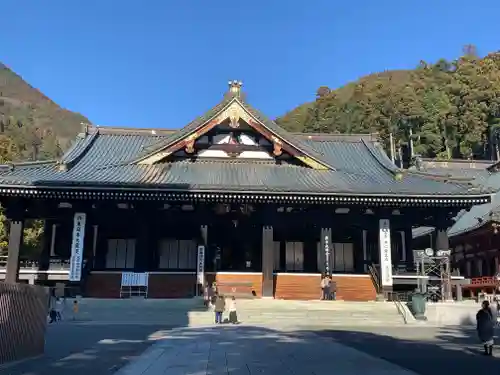 久遠寺の本殿・本堂