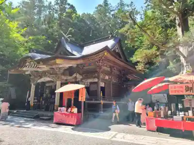 宝登山神社の{uncategorized: "未分類", other: "その他", undefined: "問題あり", building: "その他建物", grave: "お墓", sacred_gate: "鳥居", guardian: "狛犬", statue: "像", buddha: "仏像", history: "歴史", nature: "自然", garden: "庭園", animal: "動物", pagoda: "塔", temizu: "手水舎", mountain_gate: "山門・神門", sanctuary: "本殿・本堂", subordinate: "末社・摂社", art: "芸術", scenery: "景色", jizo: "地蔵", ema: "絵馬", goshuin: "御朱印", omikuji: "おみくじ", items: "授与品その他", amulet: "お守り", goshuincho: "御朱印帳", eats: "食事", festival: "お祭り", votive_dance: "神楽", shichigosan: "七五三参", wedding: "結婚式", experience: "体験その他", initially: "初詣", around: "周辺", anti_infection: "感染症対策"}
