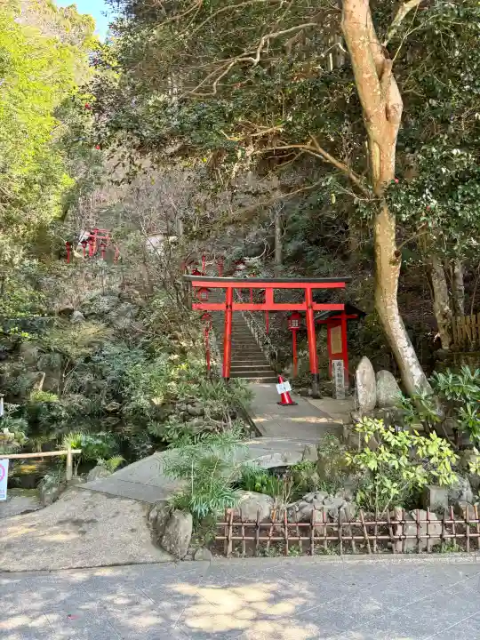 南天稲荷神社の{uncategorized: "未分類", other: "その他", undefined: "問題あり", building: "その他建物", grave: "お墓", sacred_gate: "鳥居", guardian: "狛犬", statue: "像", buddha: "仏像", history: "歴史", nature: "自然", garden: "庭園", animal: "動物", pagoda: "塔", temizu: "手水舎", mountain_gate: "山門・神門", sanctuary: "本殿・本堂", subordinate: "末社・摂社", art: "芸術", scenery: "景色", jizo: "地蔵", ema: "絵馬", goshuin: "御朱印", omikuji: "おみくじ", items: "授与品その他", amulet: "お守り", goshuincho: "御朱印帳", eats: "食事", festival: "お祭り", votive_dance: "神楽", shichigosan: "七五三参", wedding: "結婚式", experience: "体験その他", initially: "初詣", around: "周辺", anti_infection: "感染症対策"}