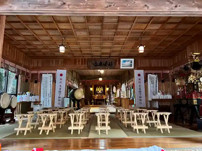 霧島岑神社の本殿