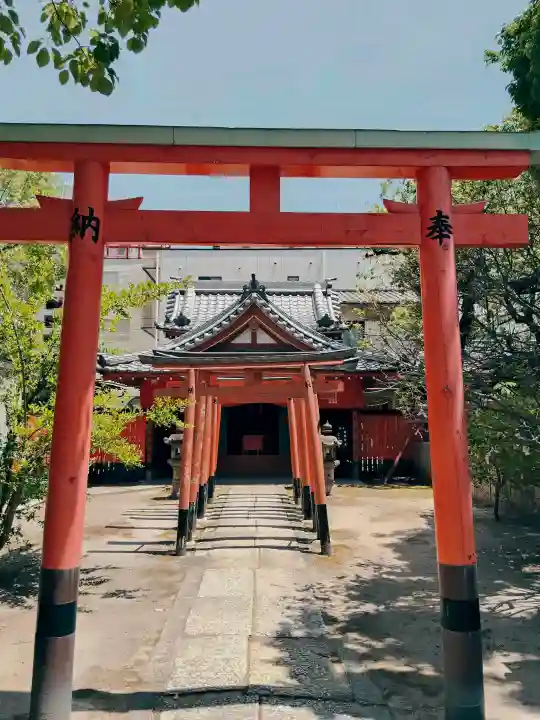 赤土稲荷大明神の{uncategorized: "未分類", other: "その他", undefined: "問題あり", building: "その他建物", grave: "お墓", sacred_gate: "鳥居", guardian: "狛犬", statue: "像", buddha: "仏像", history: "歴史", nature: "自然", garden: "庭園", animal: "動物", pagoda: "塔", temizu: "手水舎", mountain_gate: "山門・神門", sanctuary: "本殿・本堂", subordinate: "末社・摂社", art: "芸術", scenery: "景色", jizo: "地蔵", ema: "絵馬", goshuin: "御朱印", omikuji: "おみくじ", items: "授与品その他", amulet: "お守り", goshuincho: "御朱印帳", eats: "食事", festival: "お祭り", votive_dance: "神楽", shichigosan: "七五三参", wedding: "結婚式", experience: "体験その他", initially: "初詣", around: "周辺", anti_infection: "感染症対策"}