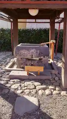 於菊稲荷神社の手水舎