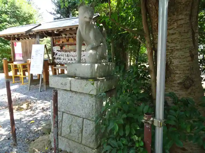 三軒地稲荷神社の狛犬