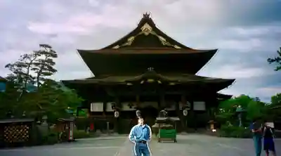 善光寺の本殿・本堂