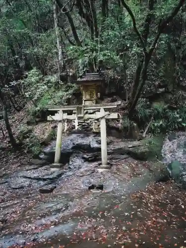 龍鎮神社の{uncategorized: "未分類", other: "その他", undefined: "問題あり", building: "その他建物", grave: "お墓", sacred_gate: "鳥居", guardian: "狛犬", statue: "像", buddha: "仏像", history: "歴史", nature: "自然", garden: "庭園", animal: "動物", pagoda: "塔", temizu: "手水舎", mountain_gate: "山門・神門", sanctuary: "本殿・本堂", subordinate: "末社・摂社", art: "芸術", scenery: "景色", jizo: "地蔵", ema: "絵馬", goshuin: "御朱印", omikuji: "おみくじ", items: "授与品その他", amulet: "お守り", goshuincho: "御朱印帳", eats: "食事", festival: "お祭り", votive_dance: "神楽", shichigosan: "七五三参", wedding: "結婚式", experience: "体験その他", initially: "初詣", around: "周辺", anti_infection: "感染症対策"}