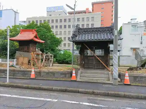 津島社の山門・神門