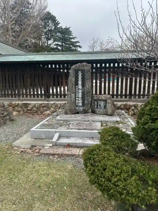 札幌護國神社の{uncategorized: "未分類", other: "その他", undefined: "問題あり", building: "その他建物", grave: "お墓", sacred_gate: "鳥居", guardian: "狛犬", statue: "像", buddha: "仏像", history: "歴史", nature: "自然", garden: "庭園", animal: "動物", pagoda: "塔", temizu: "手水舎", mountain_gate: "山門・神門", sanctuary: "本殿・本堂", subordinate: "末社・摂社", art: "芸術", scenery: "景色", jizo: "地蔵", ema: "絵馬", goshuin: "御朱印", omikuji: "おみくじ", items: "授与品その他", amulet: "お守り", goshuincho: "御朱印帳", eats: "食事", festival: "お祭り", votive_dance: "神楽", shichigosan: "七五三参", wedding: "結婚式", experience: "体験その他", initially: "初詣", around: "周辺", anti_infection: "感染症対策"}