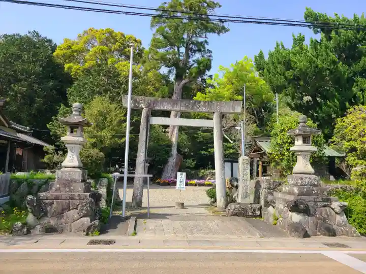 竹神社の{uncategorized: "未分類", other: "その他", undefined: "問題あり", building: "その他建物", grave: "お墓", sacred_gate: "鳥居", guardian: "狛犬", statue: "像", buddha: "仏像", history: "歴史", nature: "自然", garden: "庭園", animal: "動物", pagoda: "塔", temizu: "手水舎", mountain_gate: "山門・神門", sanctuary: "本殿・本堂", subordinate: "末社・摂社", art: "芸術", scenery: "景色", jizo: "地蔵", ema: "絵馬", goshuin: "御朱印", omikuji: "おみくじ", items: "授与品その他", amulet: "お守り", goshuincho: "御朱印帳", eats: "食事", festival: "お祭り", votive_dance: "神楽", shichigosan: "七五三参", wedding: "結婚式", experience: "体験その他", initially: "初詣", around: "周辺", anti_infection: "感染症対策"}