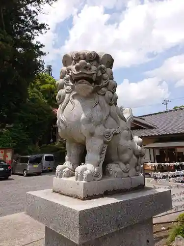 中氷川神社の狛犬