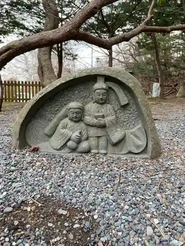 千歳神社の像