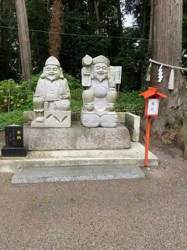 磯山神社の像