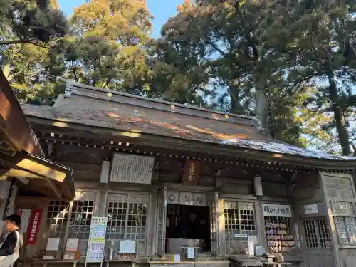 砥鹿神社（里宮）の{uncategorized: "未分類", other: "その他", undefined: "問題あり", building: "その他建物", grave: "お墓", sacred_gate: "鳥居", guardian: "狛犬", statue: "像", buddha: "仏像", history: "歴史", nature: "自然", garden: "庭園", animal: "動物", pagoda: "塔", temizu: "手水舎", mountain_gate: "山門・神門", sanctuary: "本殿・本堂", subordinate: "末社・摂社", art: "芸術", scenery: "景色", jizo: "地蔵", ema: "絵馬", goshuin: "御朱印", omikuji: "おみくじ", items: "授与品その他", amulet: "お守り", goshuincho: "御朱印帳", eats: "食事", festival: "お祭り", votive_dance: "神楽", shichigosan: "七五三参", wedding: "結婚式", experience: "体験その他", initially: "初詣", around: "周辺", anti_infection: "感染症対策"}