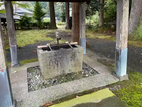 引手力男神社の手水