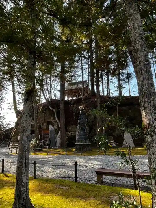 瑞巌寺の{uncategorized: "未分類", other: "その他", undefined: "問題あり", building: "その他建物", grave: "お墓", sacred_gate: "鳥居", guardian: "狛犬", statue: "像", buddha: "仏像", history: "歴史", nature: "自然", garden: "庭園", animal: "動物", pagoda: "塔", temizu: "手水舎", mountain_gate: "山門・神門", sanctuary: "本殿・本堂", subordinate: "末社・摂社", art: "芸術", scenery: "景色", jizo: "地蔵", ema: "絵馬", goshuin: "御朱印", omikuji: "おみくじ", items: "授与品その他", amulet: "お守り", goshuincho: "御朱印帳", eats: "食事", festival: "お祭り", votive_dance: "神楽", shichigosan: "七五三参", wedding: "結婚式", experience: "体験その他", initially: "初詣", around: "周辺", anti_infection: "感染症対策"}