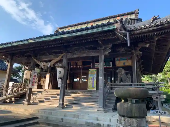 放生津八幡宮の本殿・本堂