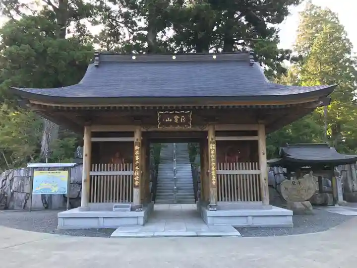 雲辺寺の山門・神門