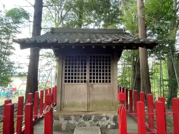 尾白稲荷神社(岐阜県)